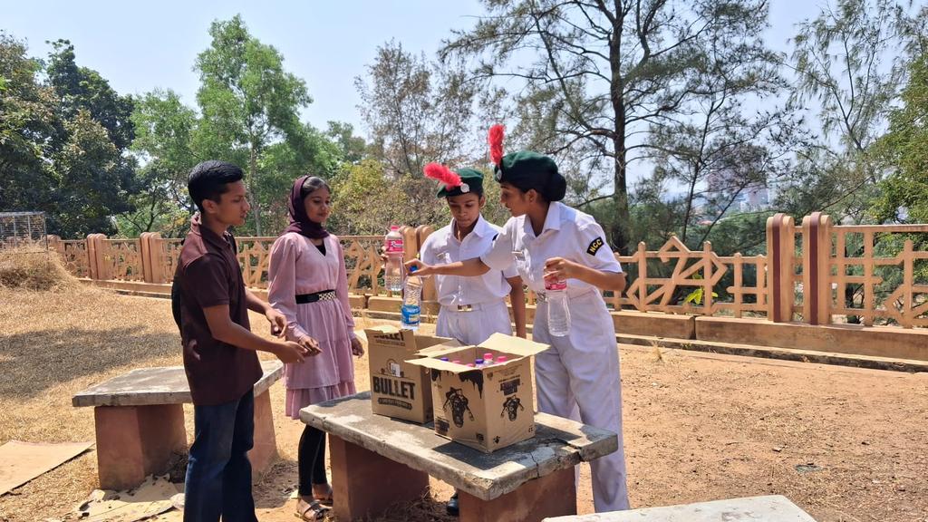 ncc_mg's tweet photo. On RandomActsOfKindnessDay, our NCC Naval cadets honored traffic police officers for their dedicated service. To show appreciation for their hard work in challenging weather, cadets organized a water distribution drive, providing 26 bottles of drinking water to those on duty. https://t.co/wEPbCYPLmg