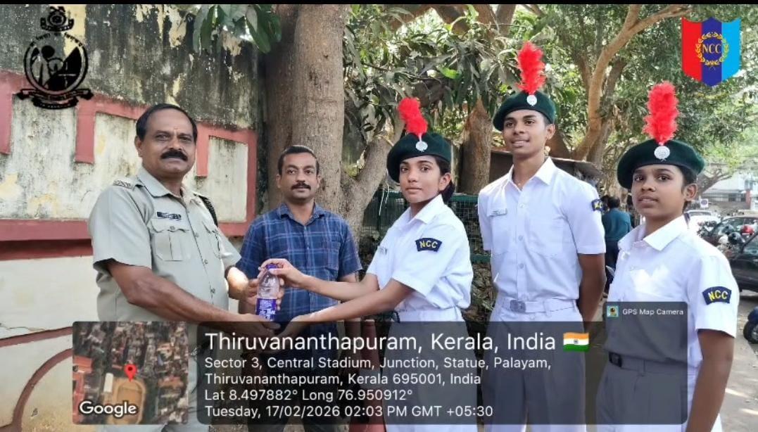 ncc_mg's tweet photo. On RandomActsOfKindnessDay, our NCC Naval cadets honored traffic police officers for their dedicated service. To show appreciation for their hard work in challenging weather, cadets organized a water distribution drive, providing 26 bottles of drinking water to those on duty. https://t.co/wEPbCYPLmg