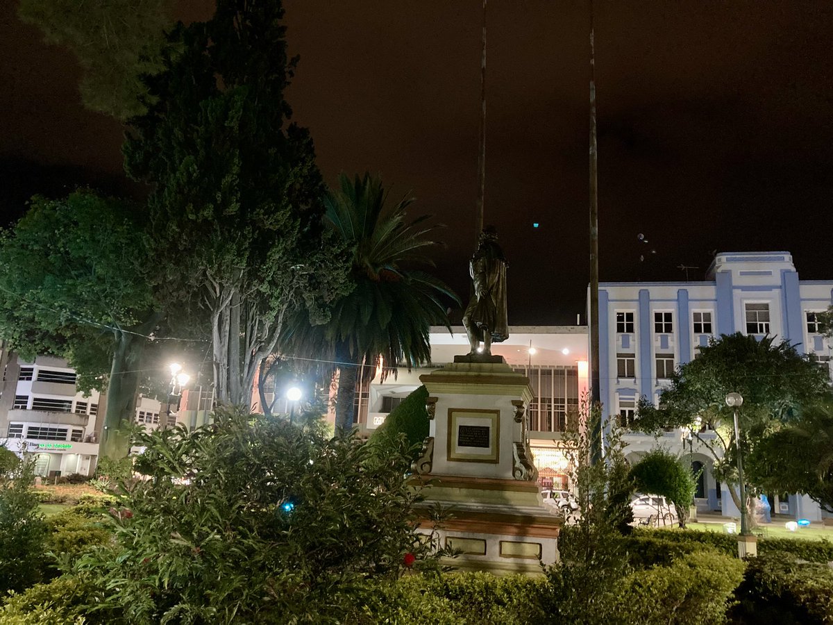 JorgeGuazhaM's tweet photo. ✍️La soledad de Loja (Ecuador) en feriado de Carnaval. El silencio se apodera del parque Central de la urbe lojana. 
📌El escaso tránsito de peatones deja al descubierto un movimiento citadino que se apaga al empezar la tercera semana de febrero. https://t.co/aCxs0uAzDR