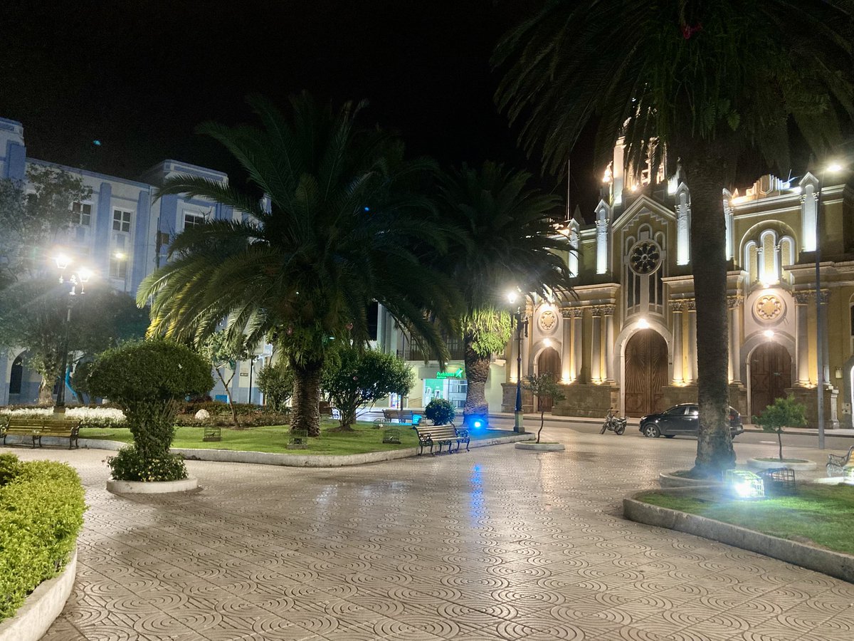 JorgeGuazhaM's tweet photo. ✍️La soledad de Loja (Ecuador) en feriado de Carnaval. El silencio se apodera del parque Central de la urbe lojana. 
📌El escaso tránsito de peatones deja al descubierto un movimiento citadino que se apaga al empezar la tercera semana de febrero. https://t.co/aCxs0uAzDR