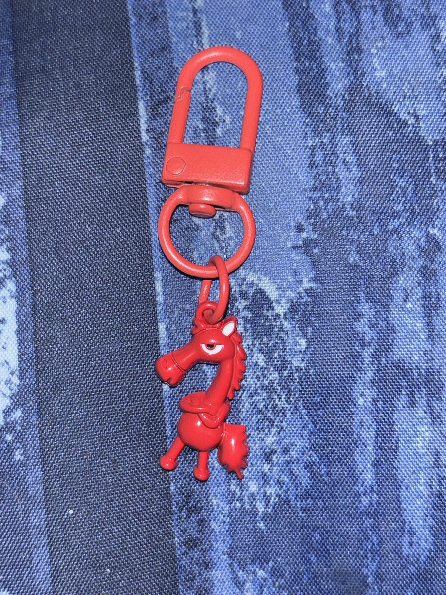 Shoe less tweet media