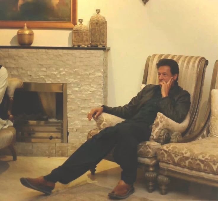 dexiewrites's tweet photo. “i must be given access to my doctors at all costs,” - Imran Khan’s message from jail. https://t.co/cIp1z1mEC9