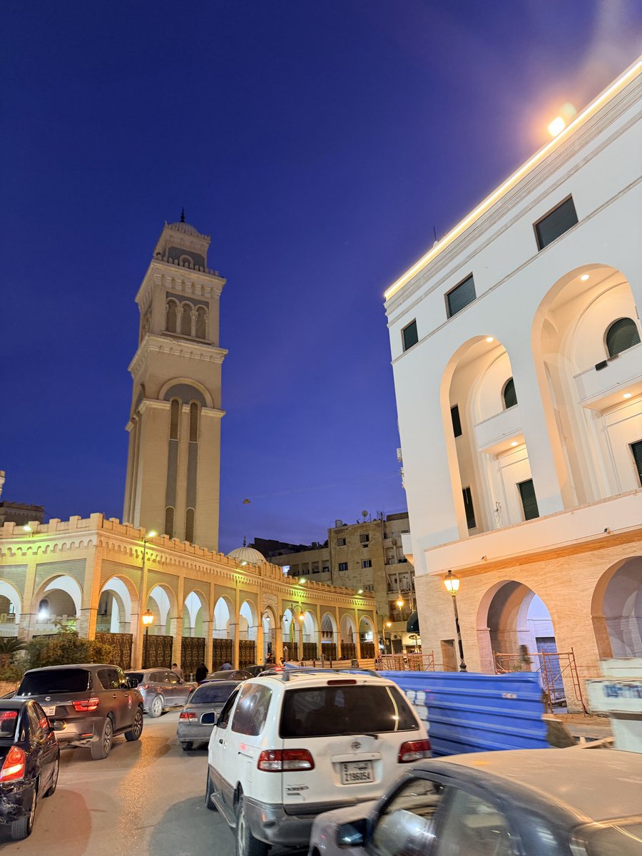 Pergelin sabit ucuna dönüş vakti. Kum sarısı ile sarmalanmış halde geldiğimiz Trablus’u, devrimin yıldönümü olan 17 Şubat günü ve Ramazan neşesine beş kala şimdilik geride bıraktık. 

Ramazan neşesi demişken Libya için Ramazan demek hayata 1 ay mola vermek anlamına geliyor.