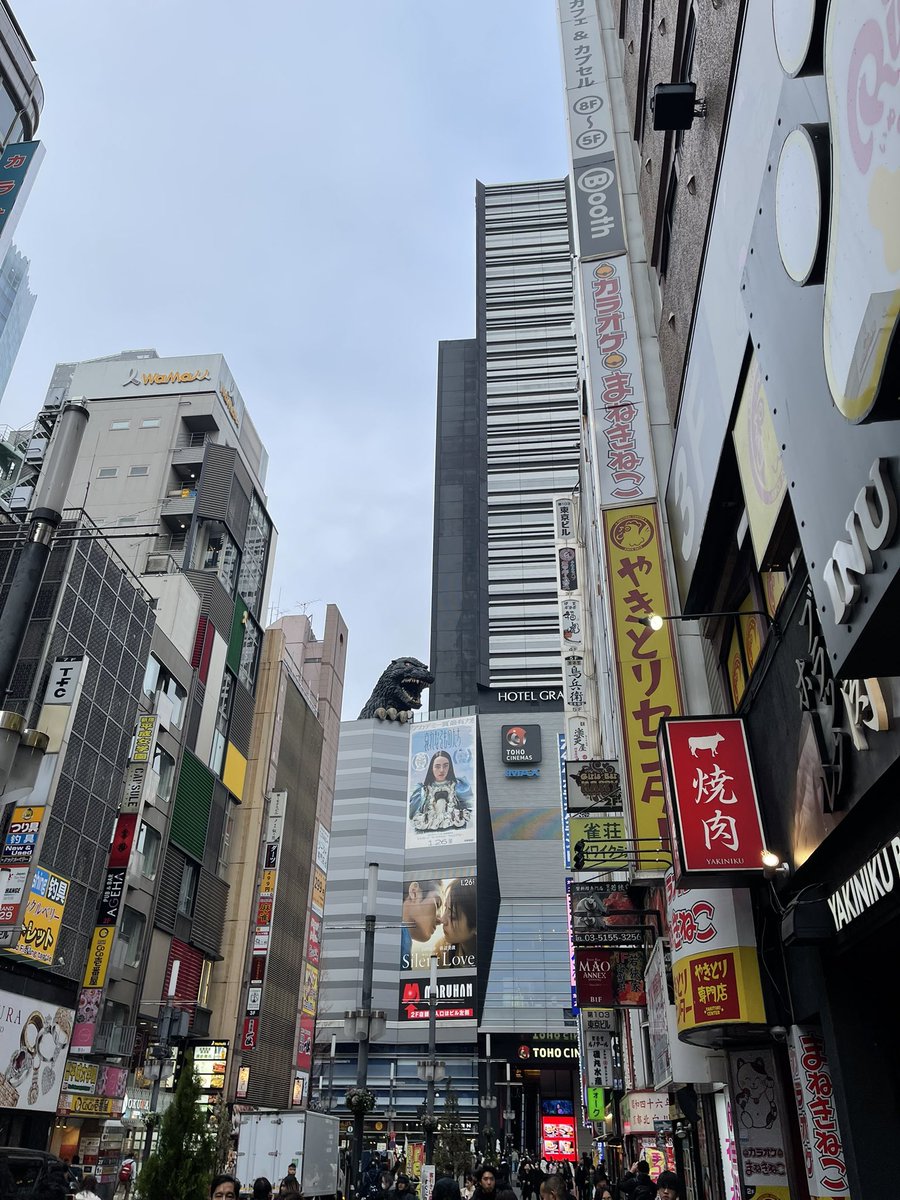 aria_imagi's tweet photo. Ketika foto ngasal tp lo di Jepang https://t.co/2sUj8GW9Ez