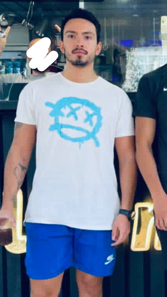 Fuckedup_rainma's tweet image. این پیام از بستگان بسیار نزدیک این قهرمان هست که اسمش هیچ‌کجا نیست و از من خواهش کردن تا صداش باشم و نامش رو فریاد بزنیم و اسمش رو هشتگ کنیم؛
من ایمپرشنی ندارم، این پسر امیر سجادی فر ۲۷ ساله به دلیل گذاشتن یه استوری داخل پیج پابلیکش در اراک و منزل شخصی دستگیر شده و بالای دو هفتست…