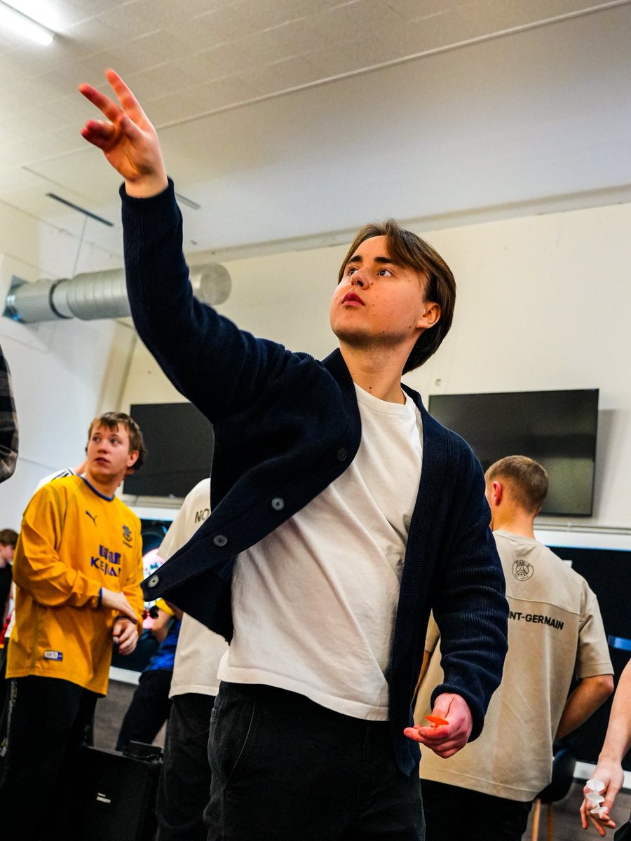 Aron Elí Kristjánsson tweet media