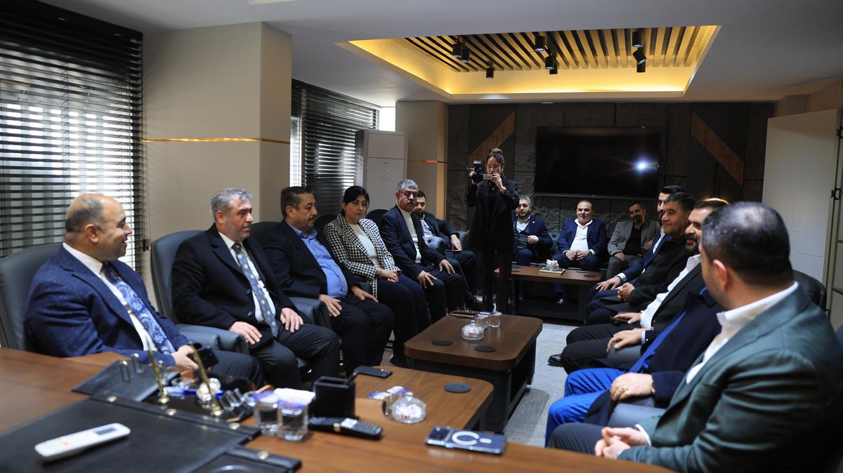 Karaköprü Belediye Başkanı Sayın <a href="/nihatcftc/">Nihat ÇİFTÇİ</a> , yeni hizmet binamıza hayırlı olsun ziyaretinde bulundu. Başkanımız Sayın Av. Orhan Çelik ve yönetim kurulumuzla bir araya gelerek istişarelerde bulundu. Başkanımıza nazik ziyaretleri için teşekkür eder, çalışmalarında üstün başarılar