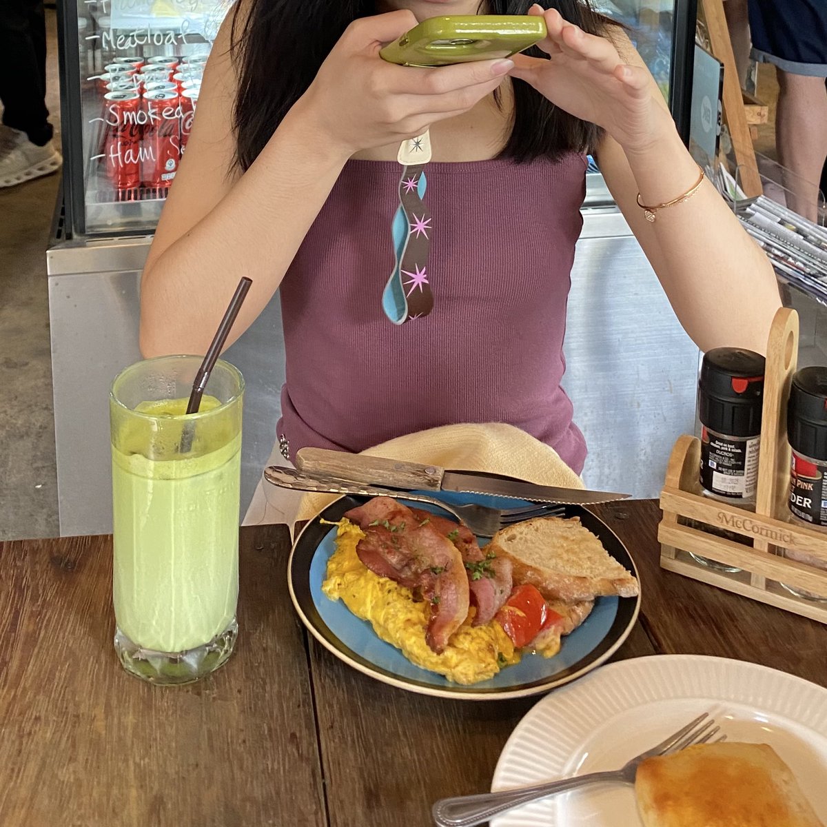 ifeelsopeach's tweet photo. i<3plum 🍄🍆🤳🏼🫒⭐️👀
เค้ามีขายออนไลน์ด้วยนะๆๆ ร้านนี้พีชตามมานานมาก ชอบดีไซน์เค้า เป็น tank top ที่ทรงกับสีสวยมาก คือมันเรียบๆแต่ดูดี และดูมีอะไร สิบเต็ม 🫶🏻

plum tank top : https://t.co/VVD31kuG2P https://t.co/1jbBND8R3f