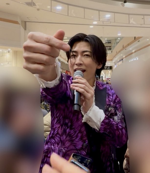 yuukac5's tweet photo. 一部だけだけどお休み取れて見に行けた☺️
紫の衣装かっこいい💜今日も楽しかったです！！！

#風輪
#イオンモール与野 https://t.co/0lQHHL6CAy