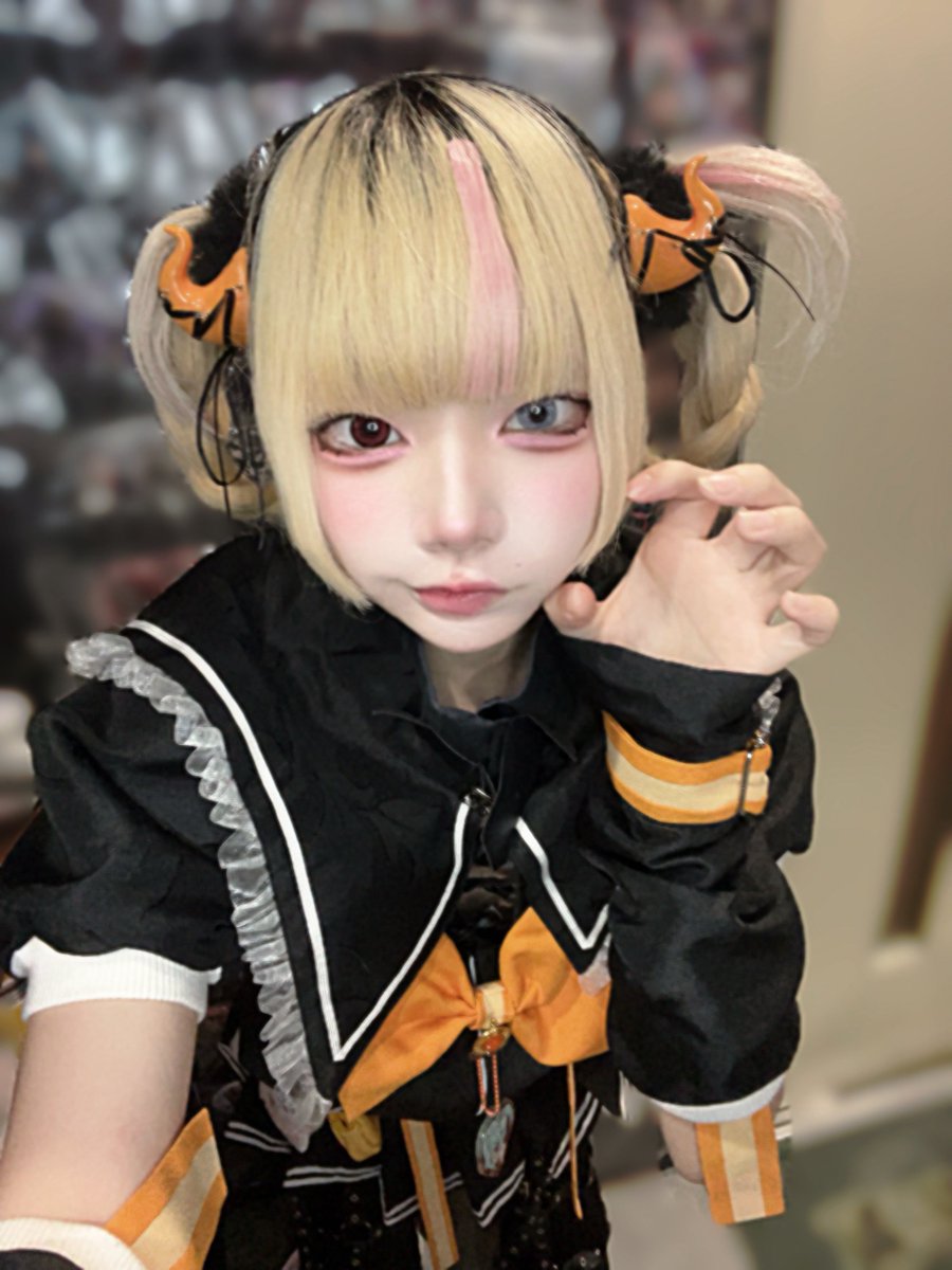 へーんしんｯ(⃔ *`꒳´ * )⃕↝🧡🖤⟡.· がうがう↝ ̖́- #コンカフェ