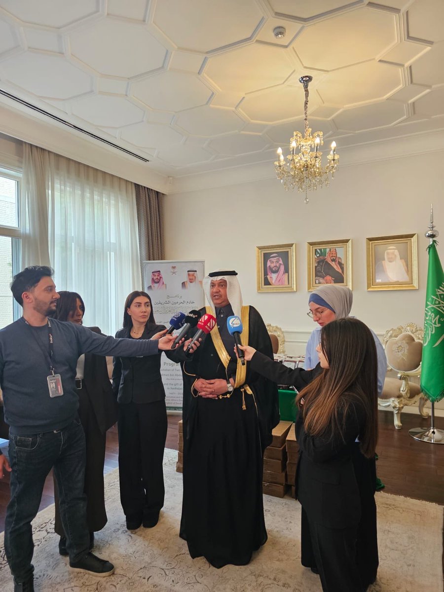 KSAembassyAZ's tweet photo. دشن سعادة السفير /عصام بن صالح الجطيلي برنامج هدية خادم الحرمين الشريفين الملك سلمان بن عبدالعزيز ال سعود - حفظه الله- للتمور الفاخرة لجمهورية اذربيجان بحضور ممثل ادارة مسلمي القوقاز. https://t.co/7rBQlln9zB