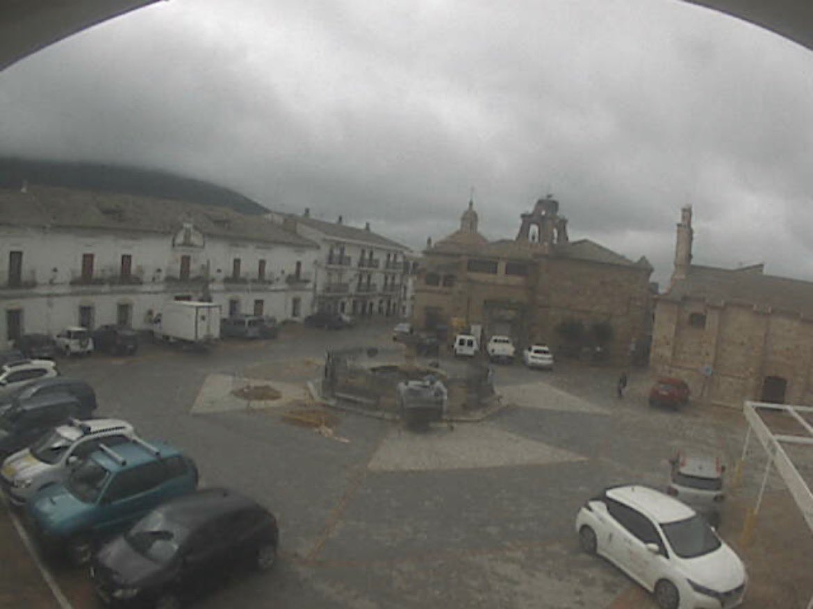 Mañana desapacible por #Siruela.  Cielos muy nubosos y 11.8 grados,