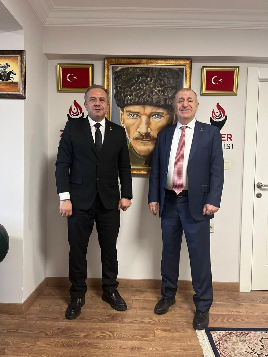 ZaferPartisi17's tweet photo. İl Başkanımız Sedat DURMAZ, bugün Genel Merkezimizde Sayın Genel Başkanımız Prof.Dr. Ümit ÖZDAĞ ile  makamında görüşerek, talimatlarını aldı.

Zafer Türk Milletinin olacak.

@zaferpartisi 
@umitozdag 
@sdtdrmz_ https://t.co/USda1zFneX