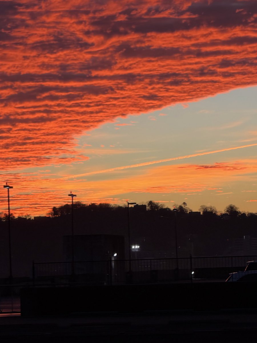 GregPresley8's tweet photo. What a sunrise this morning! Sky looks like it’s half covered with a blanket. Incredible! https://t.co/9HwFXDJUsV