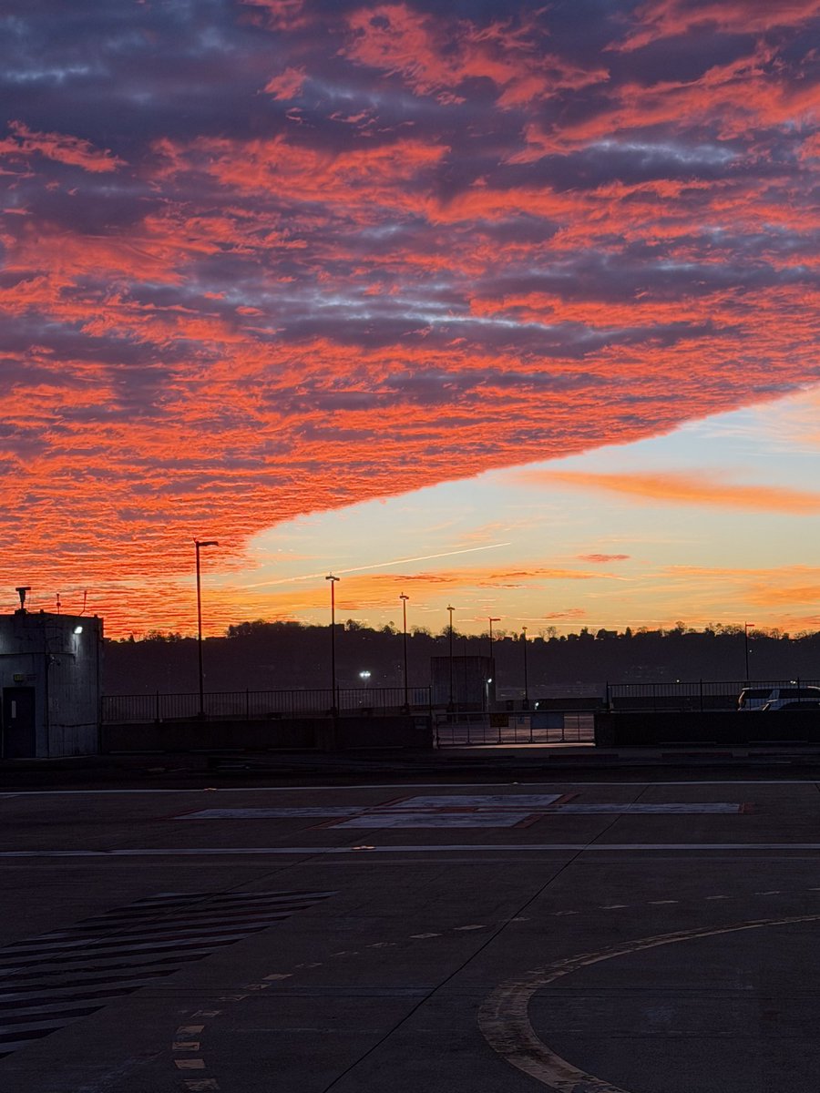GregPresley8's tweet photo. What a sunrise this morning! Sky looks like it’s half covered with a blanket. Incredible! https://t.co/9HwFXDJUsV