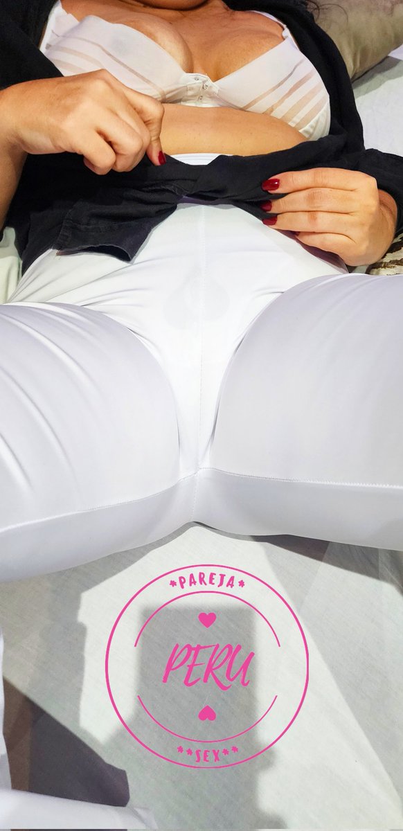 Me gusta lucir estos leggins blancos con mi tanga blanca de Hotwife para que todo los hombres me vean y sepan que soy un putita.
