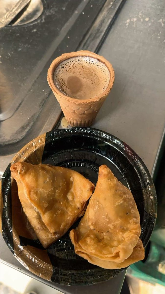 ShailShekhawat's tweet image. कितना सरल हो जाता है जीवन, 
जब विकल्प नहीं रहते ☕☕
#INDvsPAK
#viralpost2026 #socialmediachallenge #INDvPAK #T20WorldCup #AdaniInvests100Bn #HCCBxMaharashtraGov #GresbondAnthem #NashaMuktPunjab #हिन्दू_शिक्षक_सम्मेलन #LandmarkMoU #KapilDev #SunilGavaskar #LilavatiHospital #AI