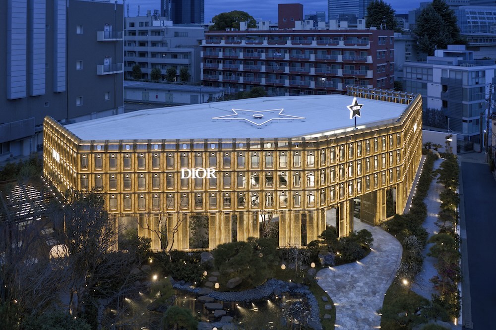 tecture1's tweet photo. 代官山にオープンした〈ディオール バンブー パビリオン〉の建築・デザイン・アートの見どころをレポート
https://t.co/6YBvte4bmS
©︎DAICI ANO
#DiorBambooPavilion #Dior #ディオール
#weplus #TAKTPROJECT #東信 #そら植物園 #光井花 #柴田あゆみ #岩元航大 #太田翔 #長田製紙所 #TECTUREMAG https://t.co/kNj3fszT4P