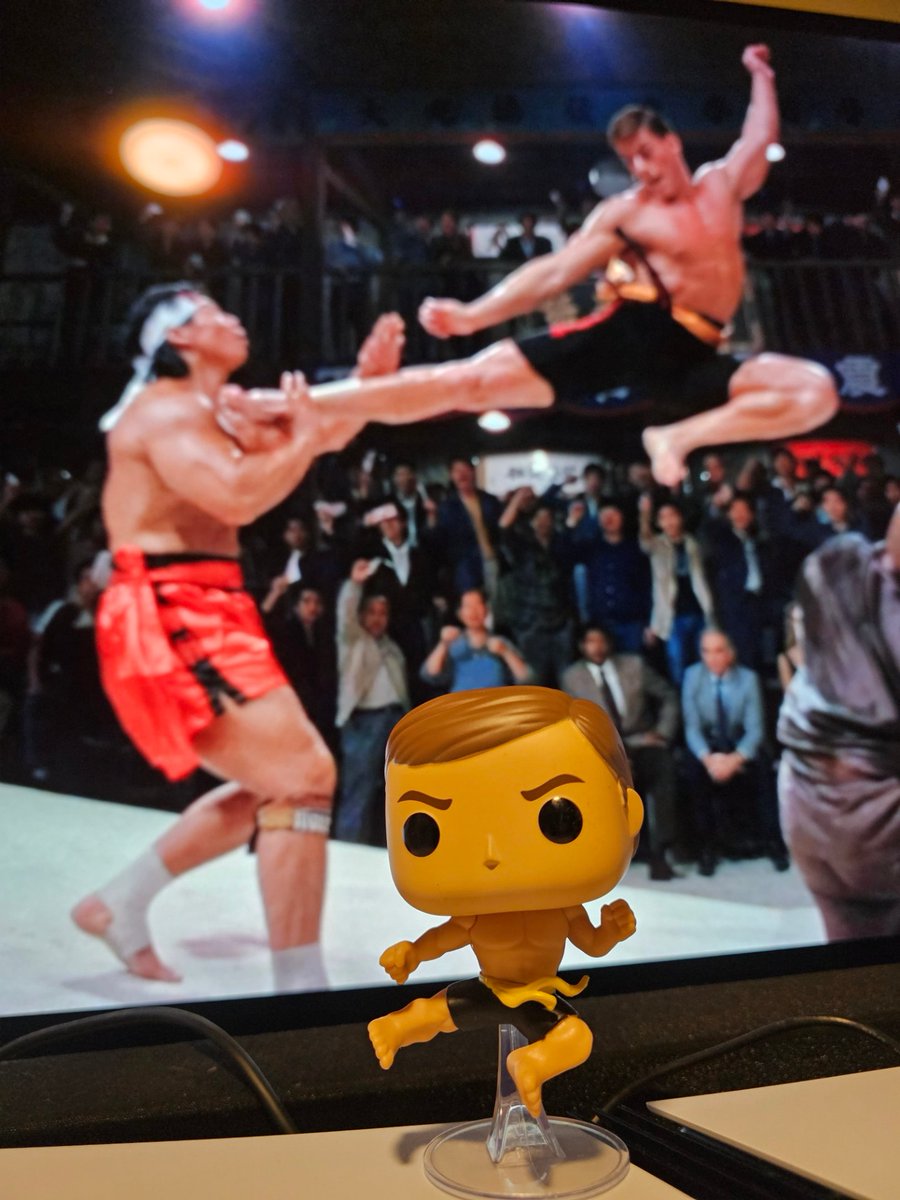 alberto_knu's tweet photo. Hoy he colocado en la estantería a Van Damme (Bloodsport) y me ha vuelto la imagen de Chong Li como mi primer “final boss” fuera de los videojuegos.

¿Cuál fue tu “final boss” del cine? #Bloodsport #VanDamme https://t.co/byF6XJ89t2
