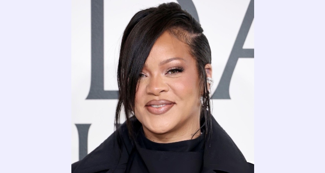 shinemycrown's tweet image. All Eyes On Rihanna After Surprise ‘Butt’ Wardrobe Malfunction At A$AP Rocky’s Event (Photo) shinemycrown.com/all-eyes-on-ri… #Rihanna #WardrobeMalfunction #ASAPRocky #FashionShow #CelebrityNews