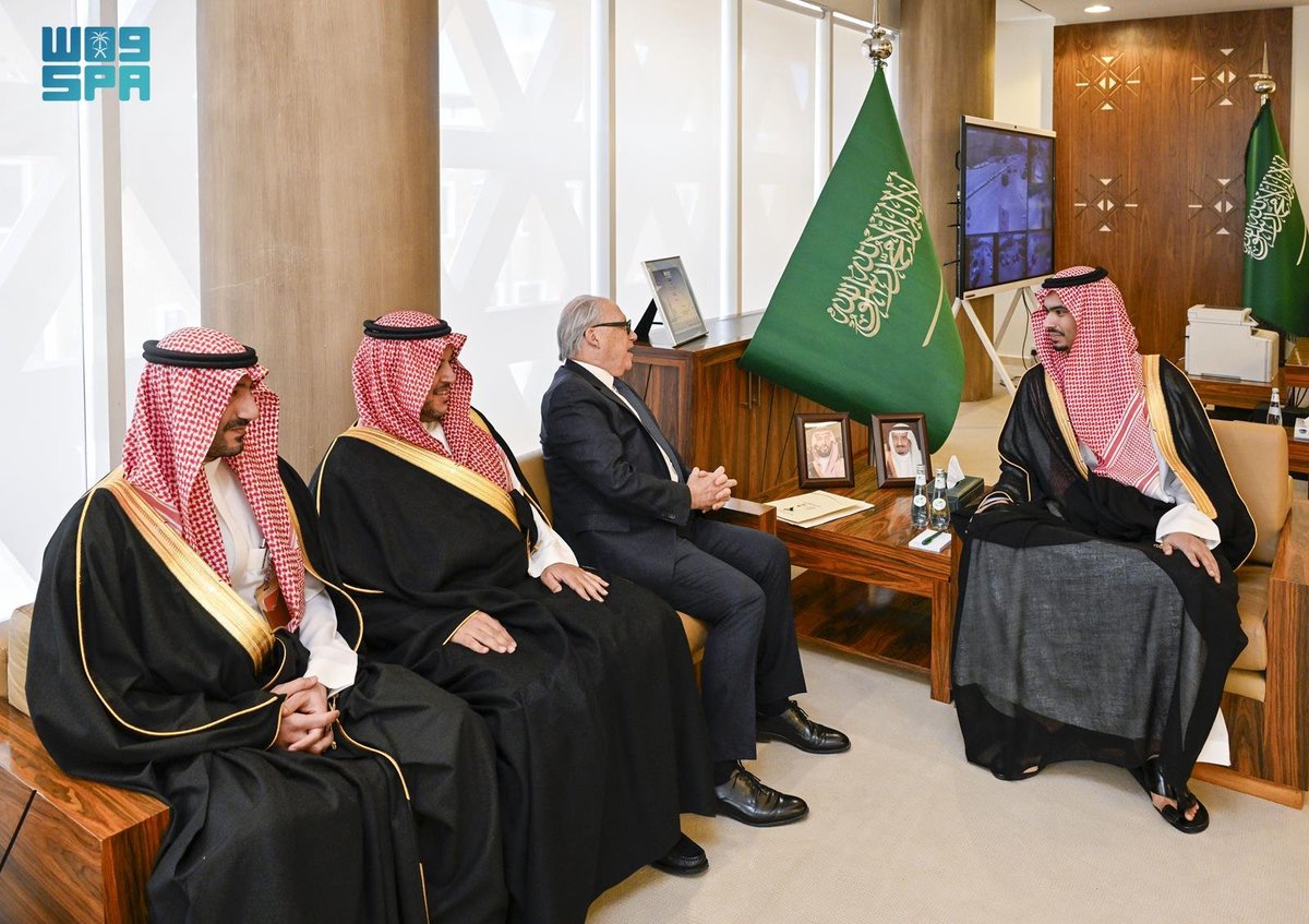 SPAregions's tweet photo. الأمير راكان بن سلمان يستقبل الرئيس التنفيذي لشركة الدرعية وأعضاء هيئة تطوير بوابة الدرعية.
https://t.co/pqrZYrPQTQ
#واس https://t.co/FvYx3DCVBZ