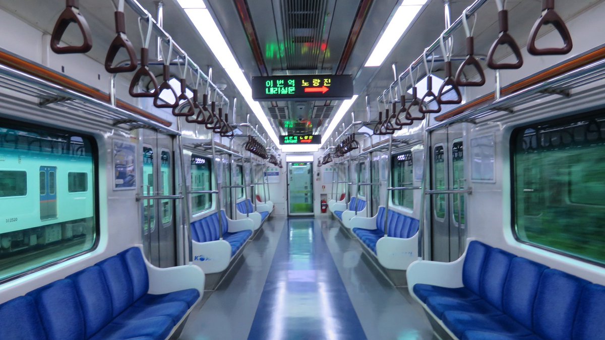 입문 디카 얘기 하자면!!!
입문디카는 역시 집에서 발굴하는 케이스가 많지 않을까,, 나는 집에서 발굴한게 캐논 파워샷 n2! 지금은 제니디카로 유명해졌는데 특이하게 셔터버튼이 없고 렌즈링을 클릭하거나 화면터치로 촬영해서 독특하다고 생각했던 카메라얌 결과물도 깔끔하고 선명한 편이었어