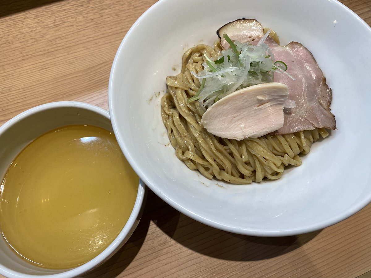 昨日は一蘭、今日はセキレイの塩つけ麺大。