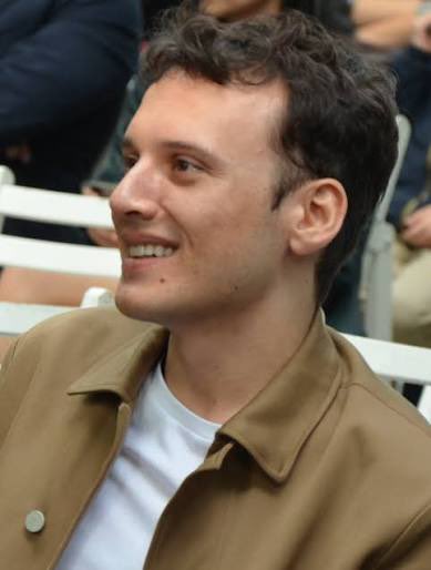 İstanbul Cumhuriyet Başsavcılığının uyuşturucu soruşturmasında ifadeye çağrılan CHP’i Çeşme Belediye Başkanı Lal Denizli’nin arkadaşı şarkıcı Edis Görgülü hakkında yakalama kararı çıkarıldı