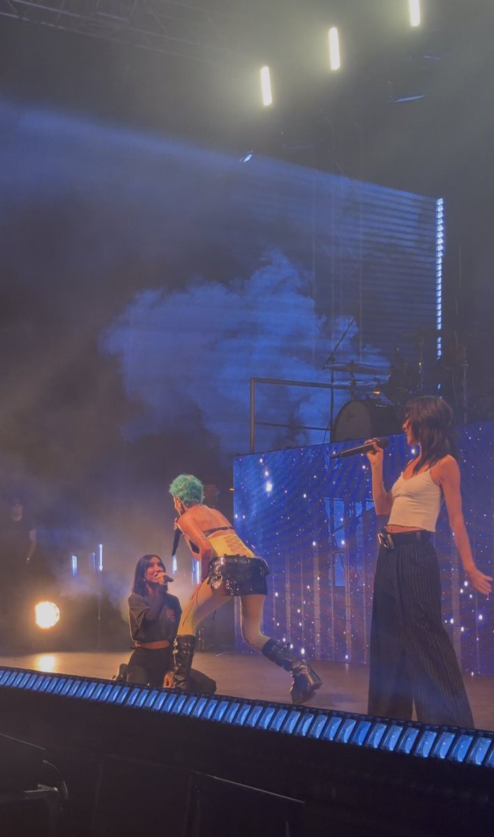 shapeshiftay's tweet photo. HALSEY SIMPLESMENTE ENTREGOU O MELHOR SHOW DA TOUR E AINDA TROUXE KESHA E THE VERONICAS https://t.co/cQO47aJB7T