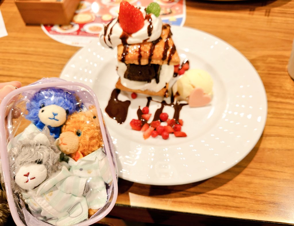 これは最近食べた甘い物たち どれもおいしかった🐱