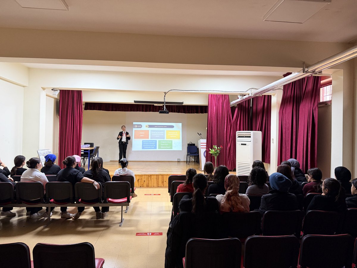 HafsaVe's tweet photo. Mersin İl Ticaret Müdürlüğü yetkililerini okulumuzda ağırlayarak 12. sınıf öğrencilerimize yönelik kapsamlı bir eğitim gerçekleştirdik. 🎓✨
@tcmeb @Yusuf__Tekin @valiatillatoros @Sogukpinar023 @MersinMEM @Muhammed0744 @BaykalBasdemir @kaanaydemir_33 @toroslarmem https://t.co/ogkxZCjJa2