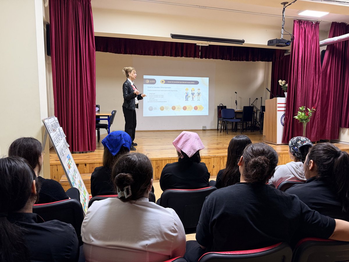 HafsaVe's tweet photo. Mersin İl Ticaret Müdürlüğü yetkililerini okulumuzda ağırlayarak 12. sınıf öğrencilerimize yönelik kapsamlı bir eğitim gerçekleştirdik. 🎓✨
@tcmeb @Yusuf__Tekin @valiatillatoros @Sogukpinar023 @MersinMEM @Muhammed0744 @BaykalBasdemir @kaanaydemir_33 @toroslarmem https://t.co/ogkxZCjJa2