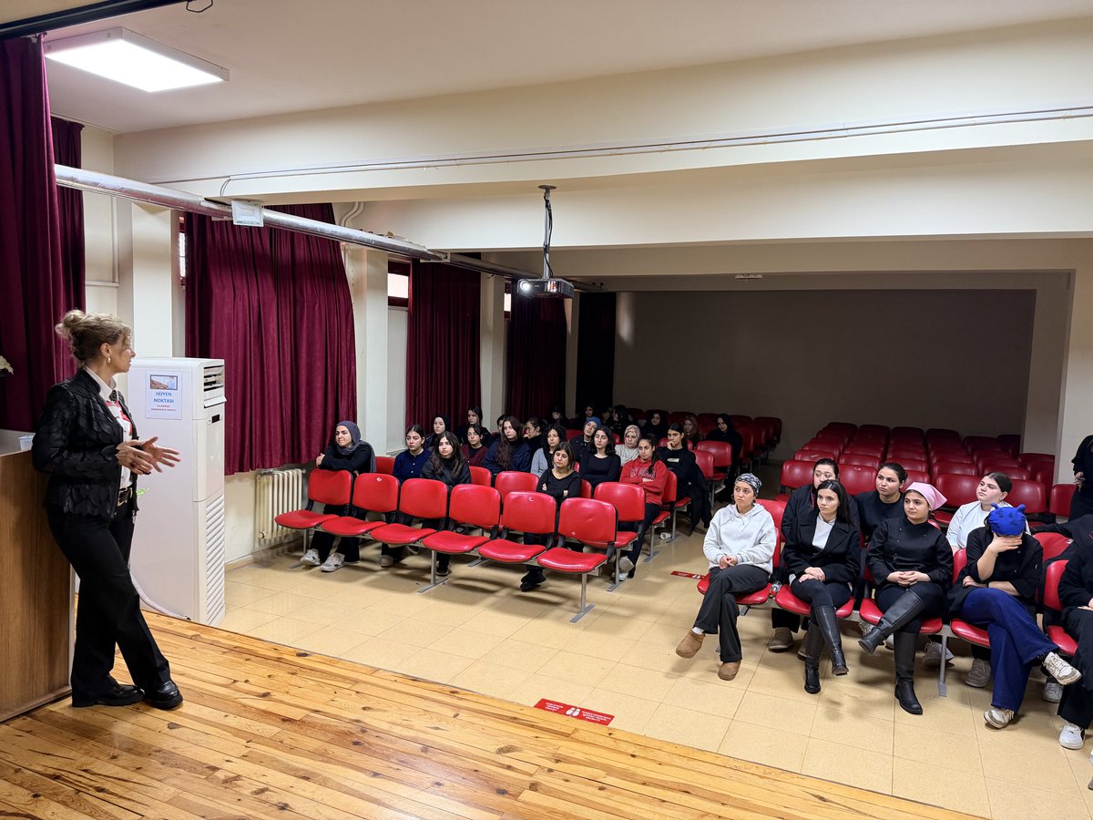 HafsaVe's tweet photo. Mersin İl Ticaret Müdürlüğü yetkililerini okulumuzda ağırlayarak 12. sınıf öğrencilerimize yönelik kapsamlı bir eğitim gerçekleştirdik. 🎓✨
@tcmeb @Yusuf__Tekin @valiatillatoros @Sogukpinar023 @MersinMEM @Muhammed0744 @BaykalBasdemir @kaanaydemir_33 @toroslarmem https://t.co/ogkxZCjJa2