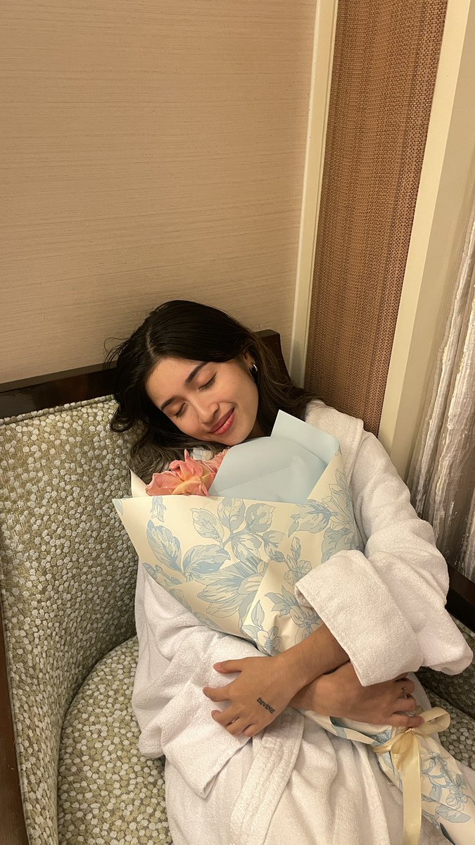 revebebi's tweet photo. My valentine 💘 https://t.co/swKxJoUp5L