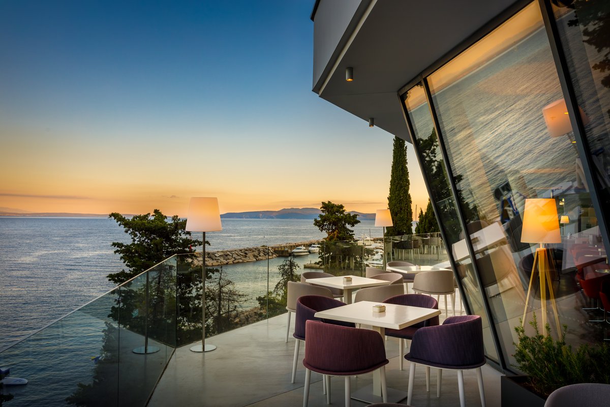LiburniaHotels's tweet photo. At Hotel Ičići, sunset is a ritual worth pausing for. As the sun dips behind the horizon and the Kvarner Bay turns to gold, the terrace becomes your front row seat to a quiet spectacle of light and color. The sea softens, the sky deepens, and the day gently lets go. https://t.co/2Z0qXScWi8