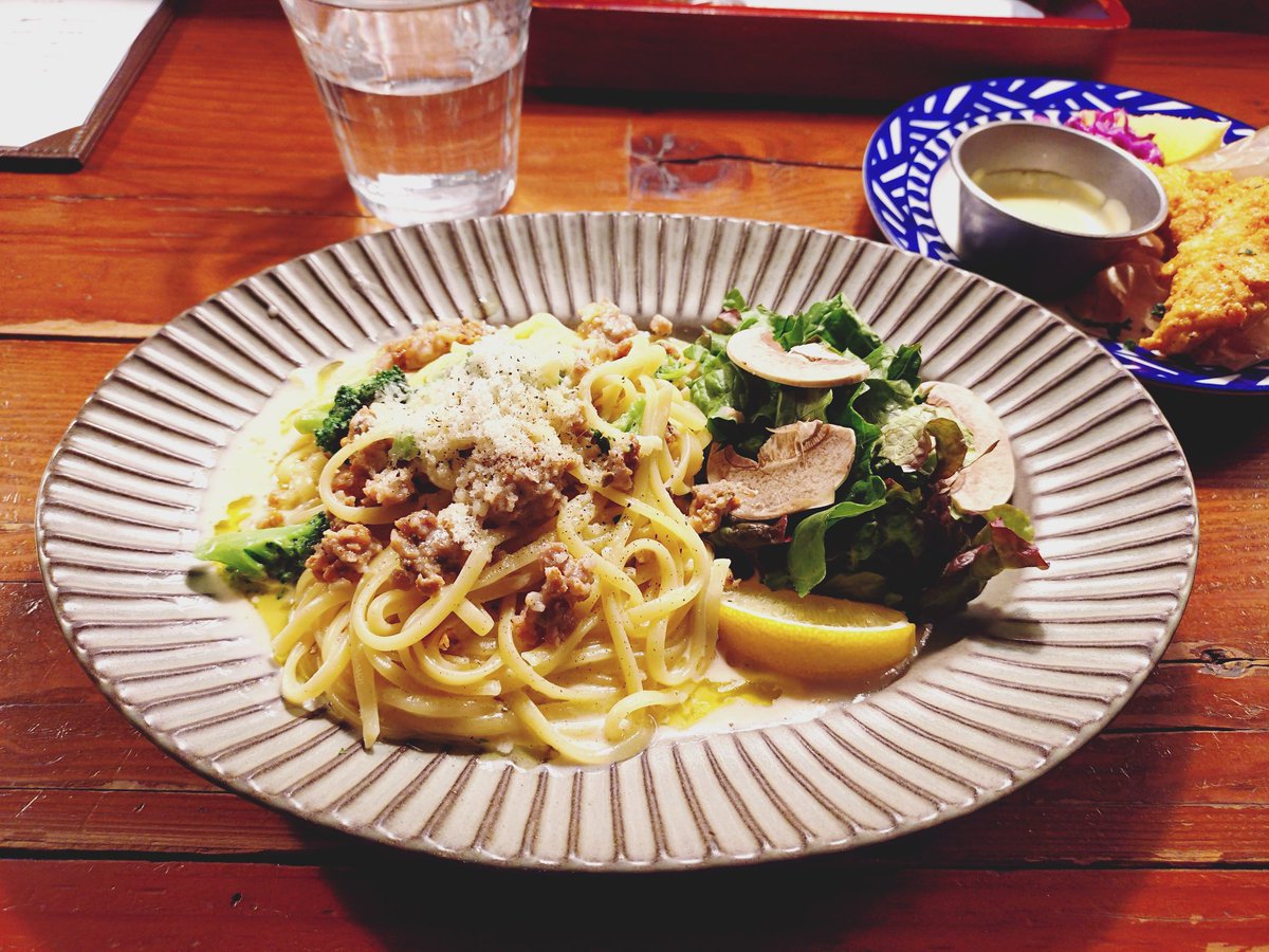utena1970's tweet image. ライブのあとは〜
もちろんプリンが食べたくなりまして（笑）〜
カフェに寄り道〜
パスタと〜
デザートにプリン〜
たいへん美味しゅうございましたっ（肥）〜
#町田
#THECAFE
#プリン