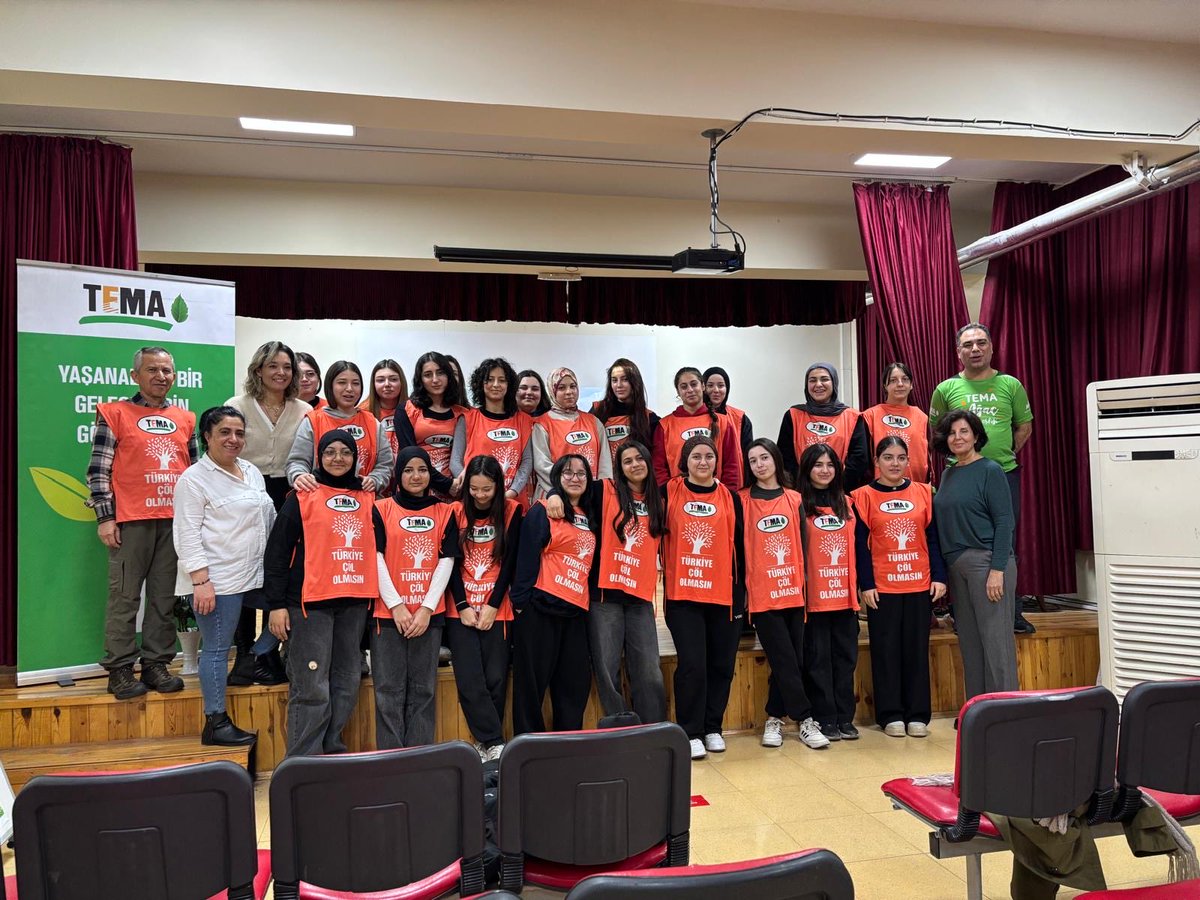 HafsaVe's tweet photo. "Yeşil Vatan" projesi çerçevesinde; Yiyecek İçecek Alanı öğretmenlerimiz ve TEMA Vakfı iş birliği ile öğrencilerimize "Orman Ekosistemi" farkındalık eğitimi verildi @Yusuf__Tekin @valiatillatoros @Sogukpinar023 @MersinMEM @Muhammed0744 @BaykalBasdemir @kaanaydemir_33 @toroslarmem https://t.co/z3VK6KFlj2