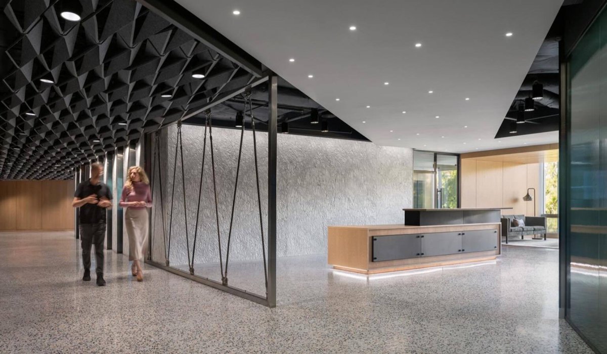 GLOBAL ENGINEERING FIRM’s offices blend contemporary hospitality with the organization’s rich heritage, creating a dynamic executive environment that celebrates its legacy while fostering innovation. #modernofficedesign hubs.ly/Q043cvnj0