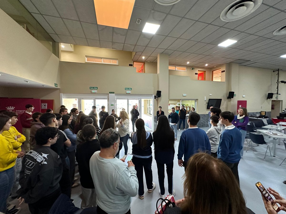 ayto_chiclana's tweet photo. 🎙️Comienza la XXXIII edición del concurso radiofónico ‘Conoce Andalucía’ 

🏆Fede Díaz da la bienvenida a los centros participantes que disputarán la fase preliminar

📌 Toda la información aquí ⬇️
https://t.co/gIi0kW0rnD https://t.co/ku1PpPy4rG