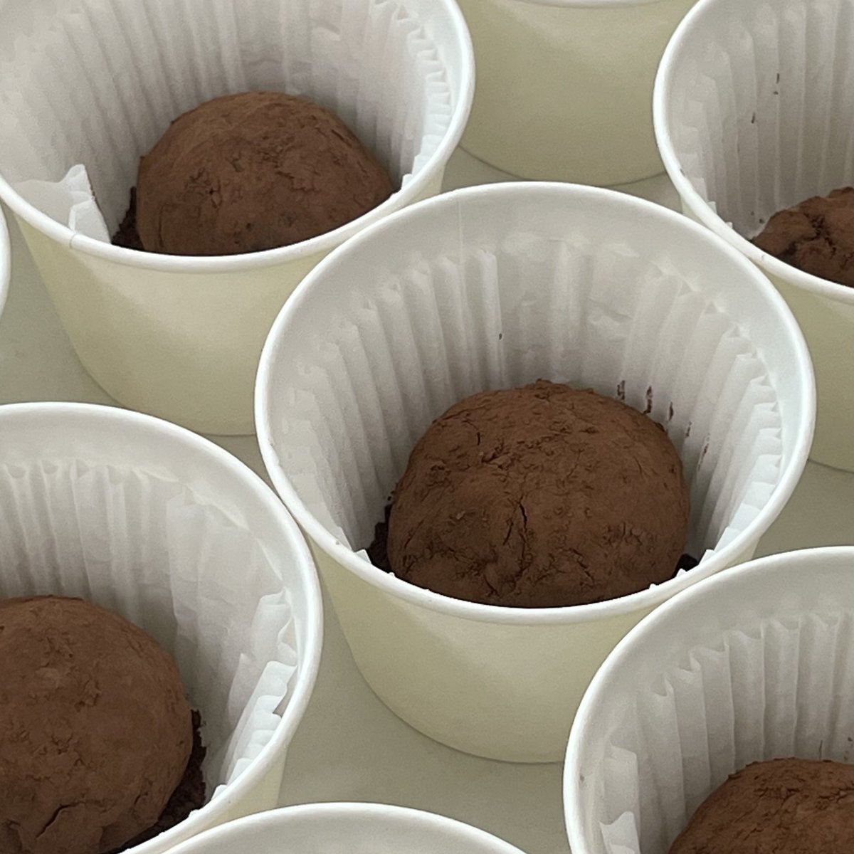 onezeroii's tweet image. 설연휴 공부대신 즐거운 가족모임했읍니다…

설명절 잼컨으로 온가족이 두쫀쿠 만들기 도전 !
예상대로 할무니가 두쫀쿠 젤 잘 빚고.. 두쫀쿠 넘 조아하심 울 할무니가 엠지입맛?!?!!!🫨

트친여러분도 새해 복 많이 받으세요🍀