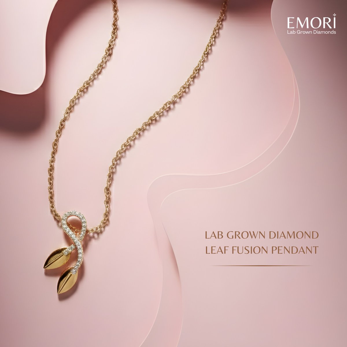 EmoriDiamond's tweet image. Add a touch of nature to your everyday look with our Lab Grown Diamond Leaf Fusion Pendant. 
Crafted in flowing gold curves and radiant diamonds, it’s a timeless piece designed to shine effortlessly, whether for daily wear or special moments.

#EMORI