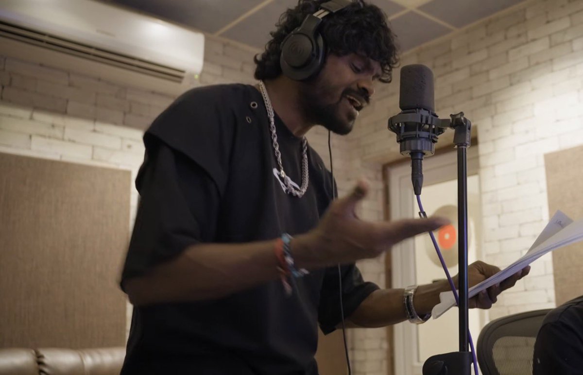 Glimpse of GV in #AadineyIrupen from #HappyRaj

♥️🌚🫡 #GanaVinoth𓃵 #BiggBoss9Tamil