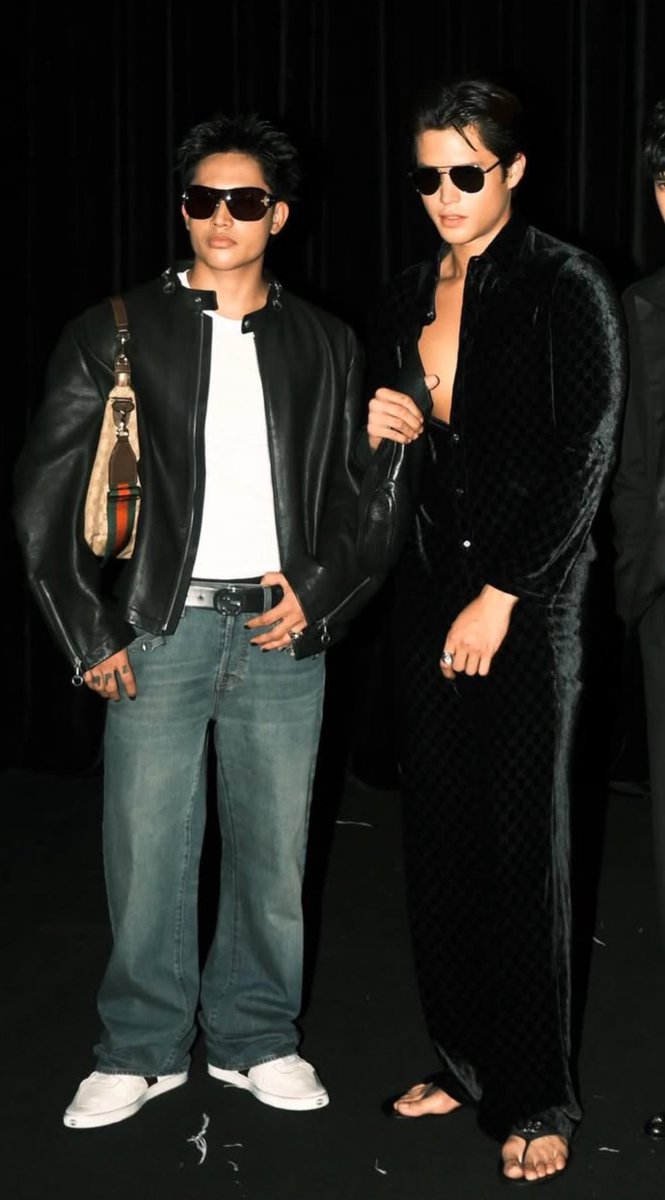 foreverwithkyle's tweet image. nasan ang mga hugasin??? ako na gagawa!!!! sheeeet im cryingggg 😭😭😭 not my 2 babies in one frame!!! 😭😭😭

i say, salamat jarren!!! (but also, sorry for the crop)

@felipsuperior @kyle_echarri 

#KyleEcharri #FELIP