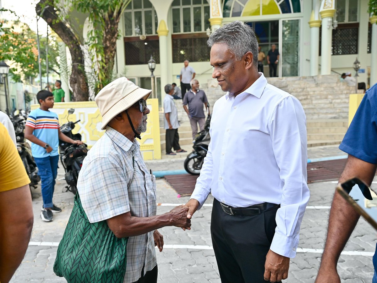 މާފަންނު ހުޅަނގުން ބުނަނީ  <a href="/MDPSecretariat/">MDP Secretariat</a> ގެ ޓިކެޓުގައި ކަައުންސިލު އިންތިހާބަށް ވާދަކުރައްވާ ކެންޑިޑޭޓުން ހޮވަން  #Heyvallathayyaru ކަމަށް

<a href="/adamazim/">Adam Azim, Mayor of Male’ City</a>
<a href="/rilwanali1987/">mohamed rilwan ali</a> 
<a href="/reesha_a/">Aishath Reesha</a> 
<a href="/A_Shafeega/">Aminath Shafeega</a> 
#LCE2026 
#Heyvallathayyaru