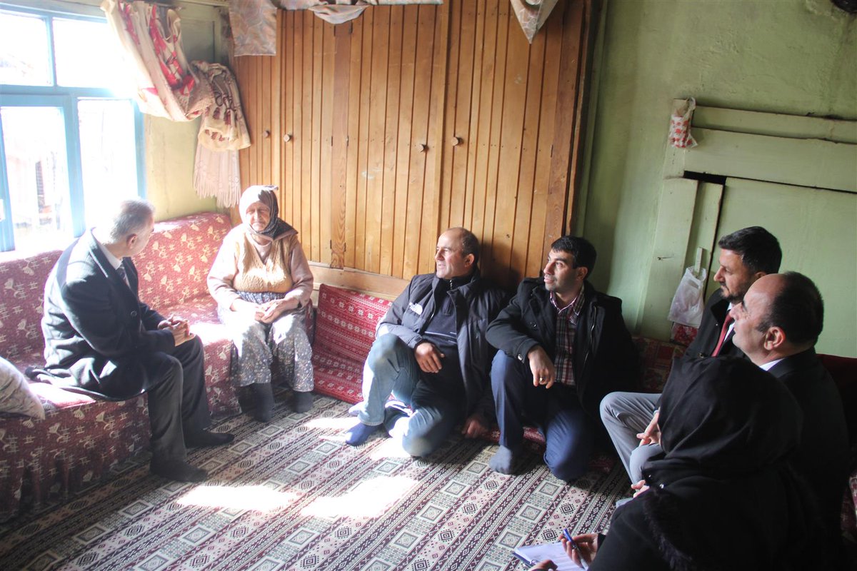 TC_Atabey's tweet photo. Kaymakam Selami IŞIK Hane Ziyaretlerine Devam Ediyor.

Kaymakamımız Selami IŞIK, beraberinde ilgili daire amirlerimiz ile birlikte İslamköy, Harmanören ve Pembeli köylerimiz ile Altunba mahallemizde ikamet eden vatandaşlarımızı ziyaret etti. https://t.co/OOmA8kPVEG