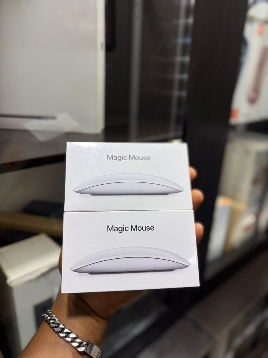 Yakatamarket_ng's tweet image. Minimal desk. Maximum control.

Apple Magic Mouse (USB-C)

✔ Multi-Touch surface
✔ Smooth gesture control
✔ Bluetooth connectivity
✔ Rechargeable (lasts up to a month 🔋)
✔ USB-C charging

Modern, sleek, and seamless.
🏷️ ₦195,000
 #MagicMouse #TechNigeria #YakataMarketStore