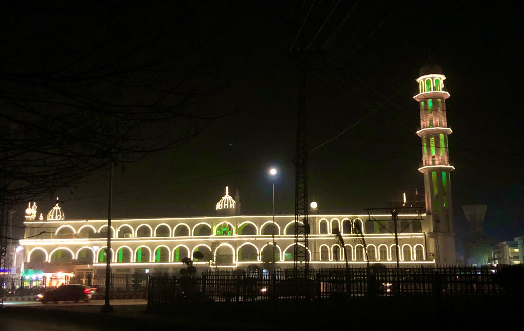 ترېډ (thread): 
سبا  مازیګر له نمونځ نه پس د پاګستان مرکزي رویت هلال کمیټي پېښور کښې کښیني. د روژې میاشت کتلو لپاره به شهادتونه اخلي. که تاسو یا ستاسو څوک پېژندګلو سپوږمۍ وویني نو په فوري توګه په 0919210203 ټیلیفون وکړئ. 

#rgviews #Ramadan2026