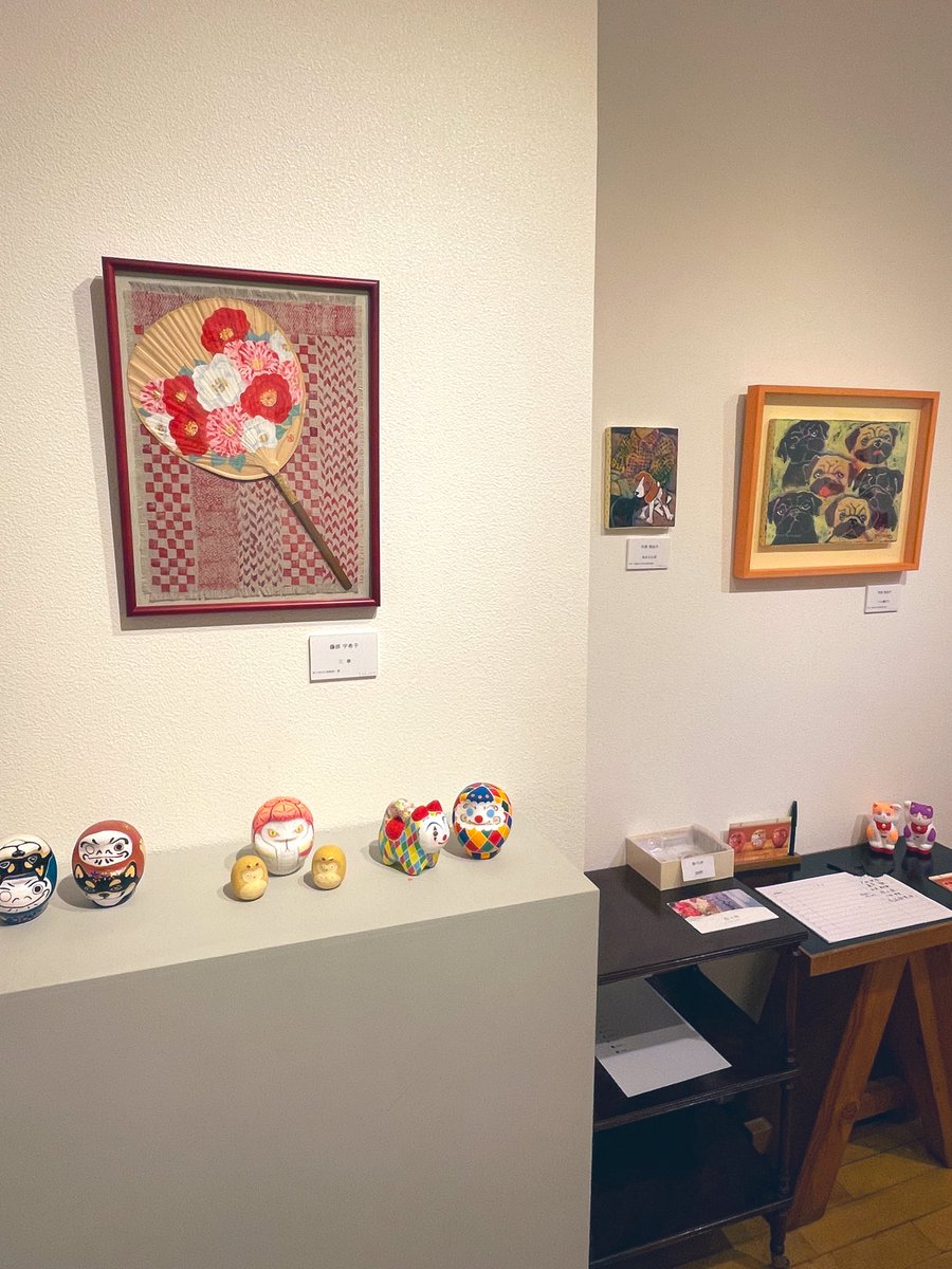 サンクスの会 -3人の日本画家による展覧会-は土曜までの開催です！

絵画作品の他にだるま、招き猫、マトリョーシカがずらっと並びました。
銀座の画廊宮坂にて、お待ちしております！