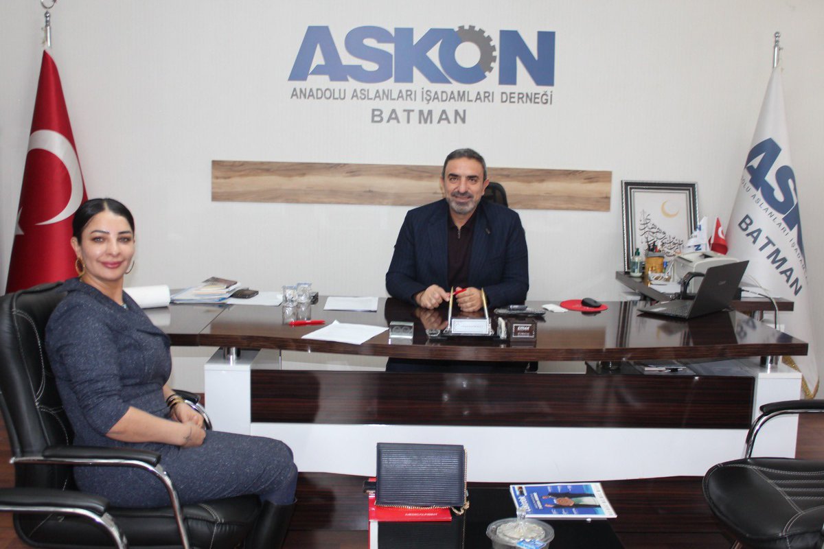 askonbatman's tweet photo. Medicalpoint genel müdür yardımcısı Neşe Erpolat şube başkanımız @selmannasiroglu nu ziyaret etti,ziyarette üyelerimize indirim protokolü imzaladı hayırlı olsun. https://t.co/hRixRdWv6y
