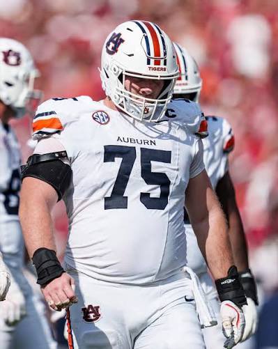 After a great conversation with <a href="/CoachHoodie/">Tyler Hudanick</a> am grateful to receive an offer from <a href="/AuburnFootball/">Auburn Football</a> #AGTG

 <a href="/KrisDurham16/">Kris Durham</a> <a href="/coachstevehagen/">Coach Hagen</a> <a href="/Coach_Gavin_OL/">Gavin Collins</a> <a href="/chasebaker91/">Chase Baker</a> <a href="/_coachturner/">Clayton Turner</a> <a href="/danieldf211/">Daniel Docal</a>